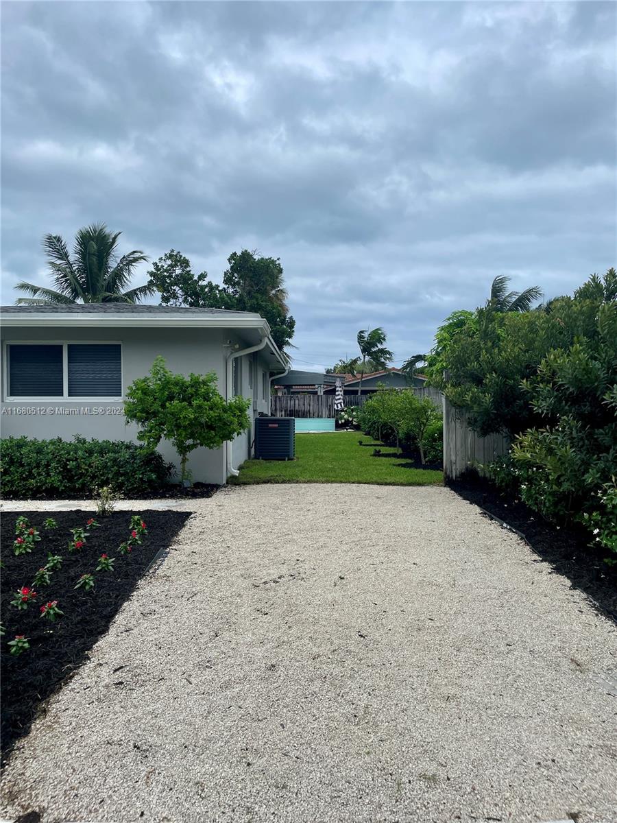 1705 NE 24th St, Wilton Manors, Florida image 35