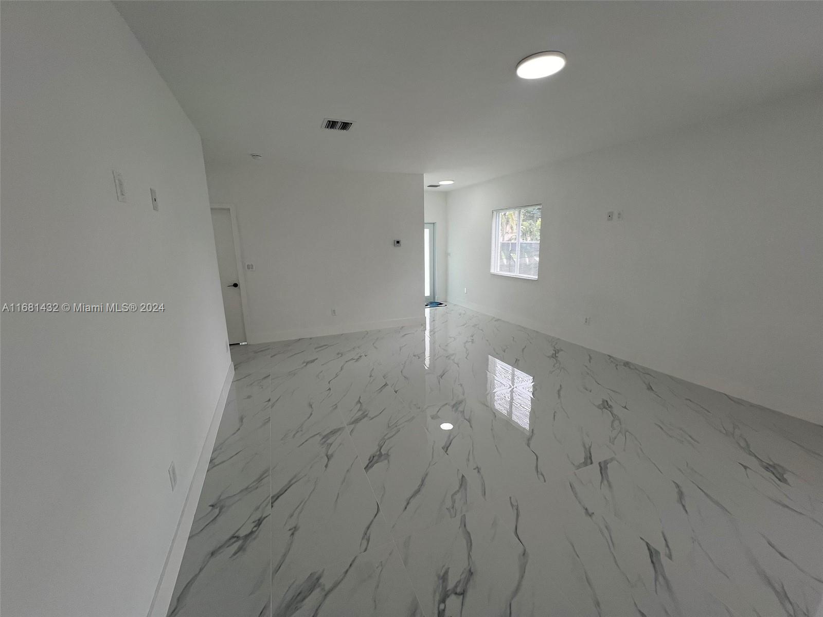 311 NW 10th St, Hallandale Beach, Florida image 10