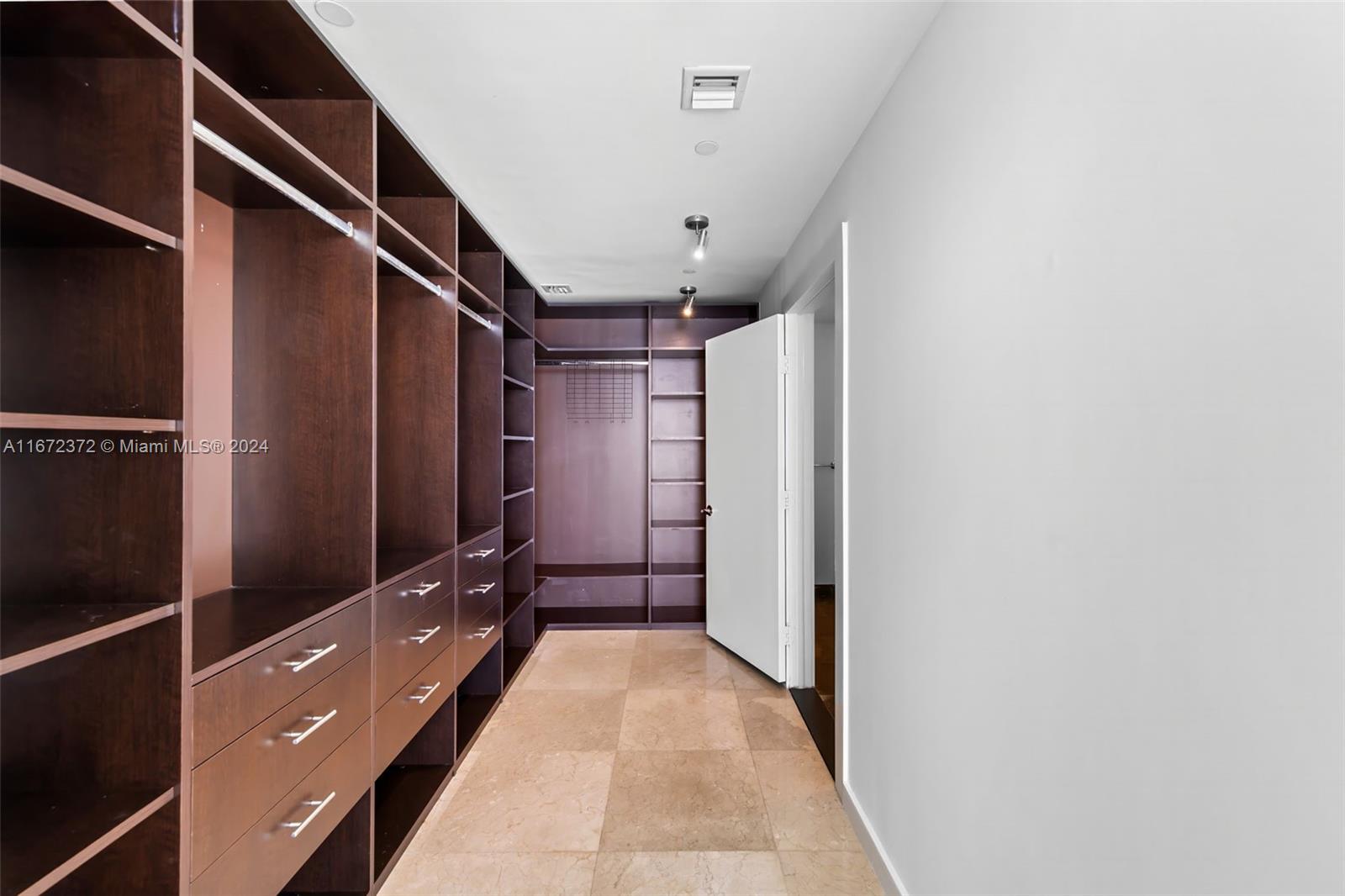 900 Biscayne Blvd #2404, Miami FL 33132
