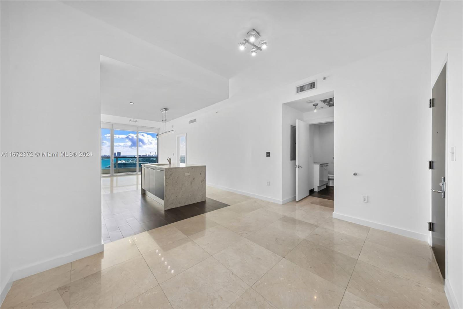 900 Biscayne Blvd #2404, Miami FL 33132