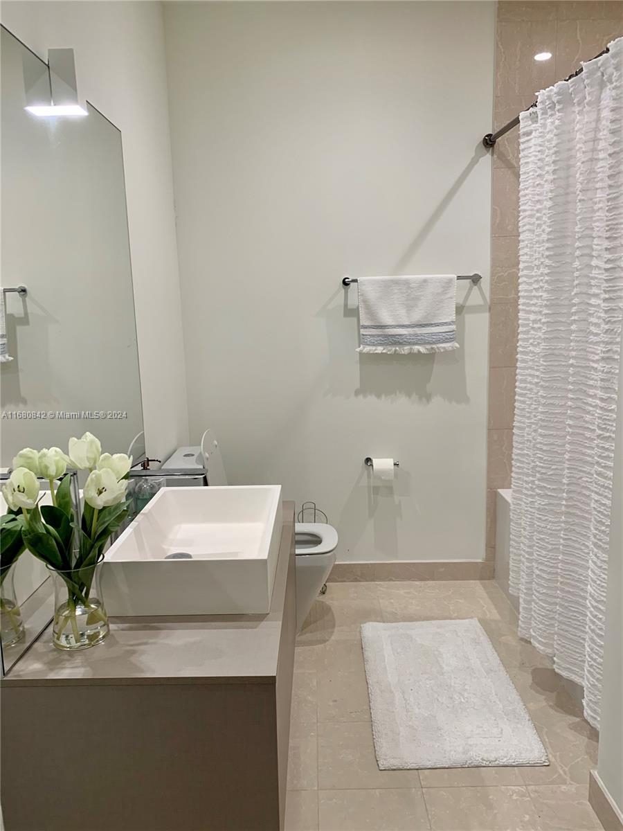 1000 Brickell Plz #1805, Miami FL 33131