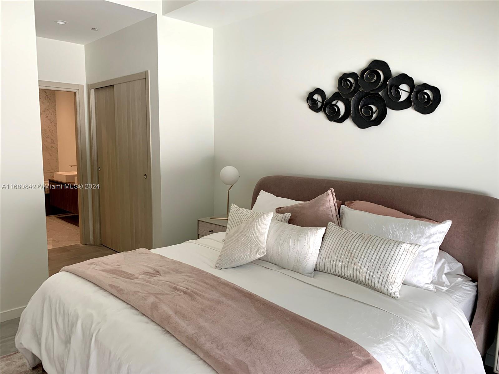 1000 Brickell Plz #1805, Miami FL 33131