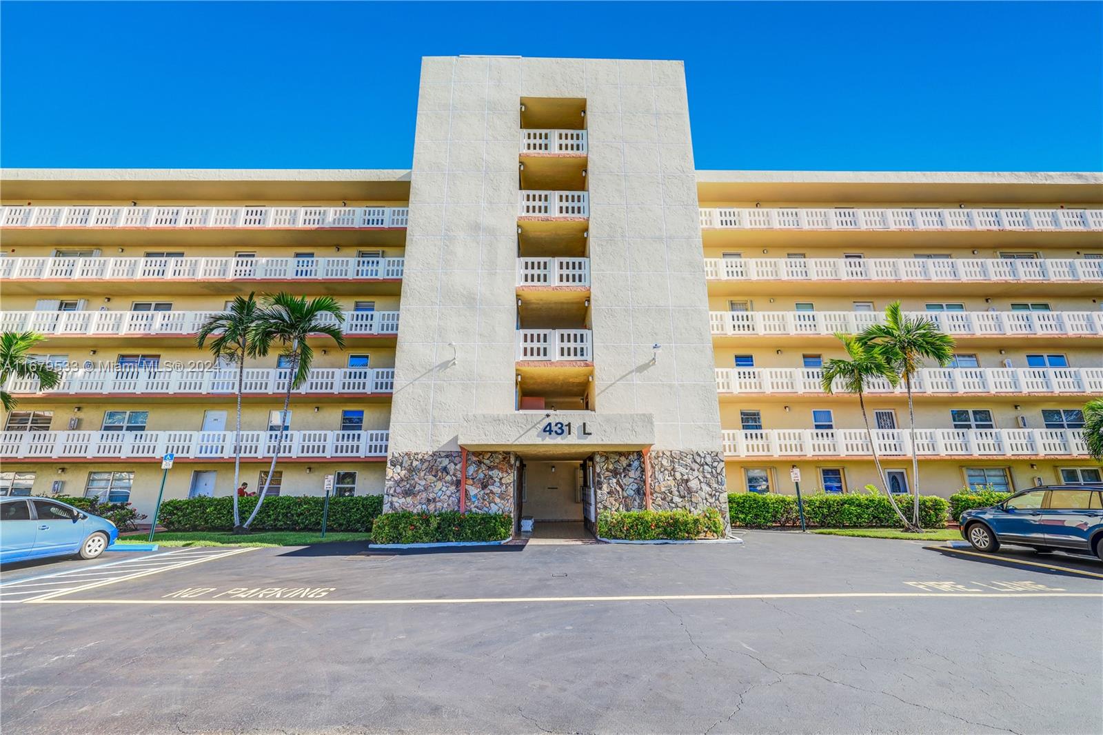 431 SE 3rd St #201, Dania Beach, Florida image 3