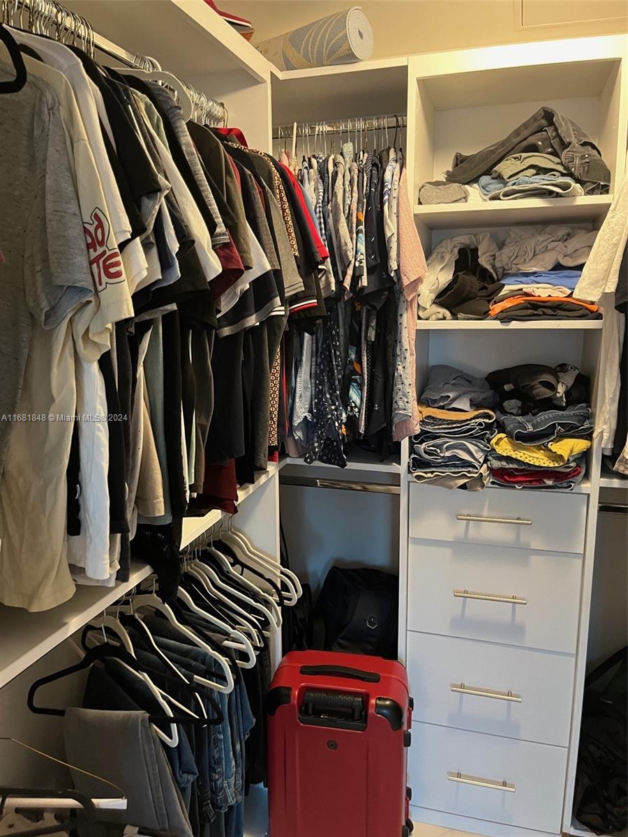 350 S Miami Ave #3404, Miami FL 33130