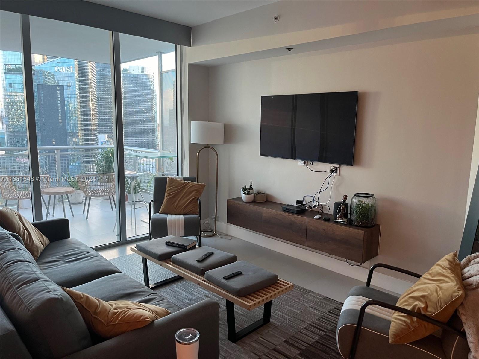 350 S Miami Ave #3404, Miami FL 33130