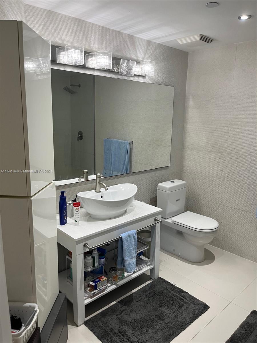350 S Miami Ave #3404, Miami FL 33130