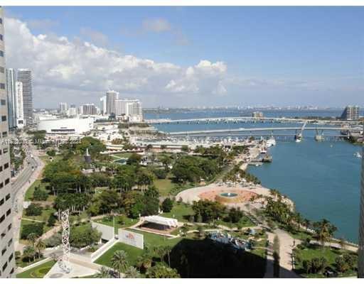 FURNISHED UNIT, MIAMI'S BEST BUILDING VIEW! AWESOME BAY VIEW! MODERN DESIGN WITH LUXURY APPEAL! ITALIAN TEAK CABINETS, MARBLE COUNTERS, MARBLE FLOORS, JACUZZI, AND WALK-IN CLOSETS! 1 PARKING SPACE, WATER, BASIC CABLE, AND INTERNET INCLUDED! THE BUILDING OFFERS 24/7 SECURITY AND CONCIERGE. CLOSE TO BRICKELL, SOBE, SHOPS, AND RESTAURANTS! WALK TO THE METRO RAIL AND BAYFRONT PARK! FITNESS CENTER. MINIMUM AVAIL.FOR 6 + MONTHS OR MORE, POOL IS CLOSED UNTIL FEBRUARY 2025 available after DEC 2 2024