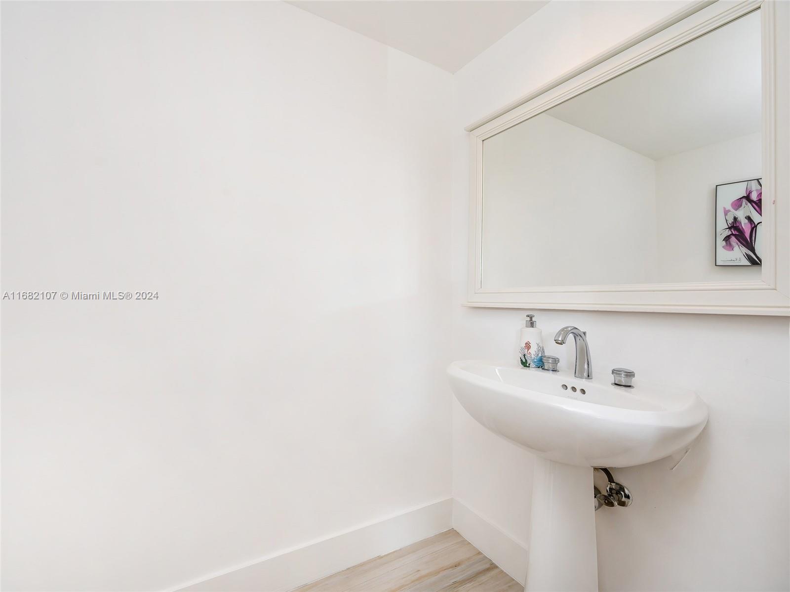 808 Brickell Key Dr #3403, Miami FL 33131