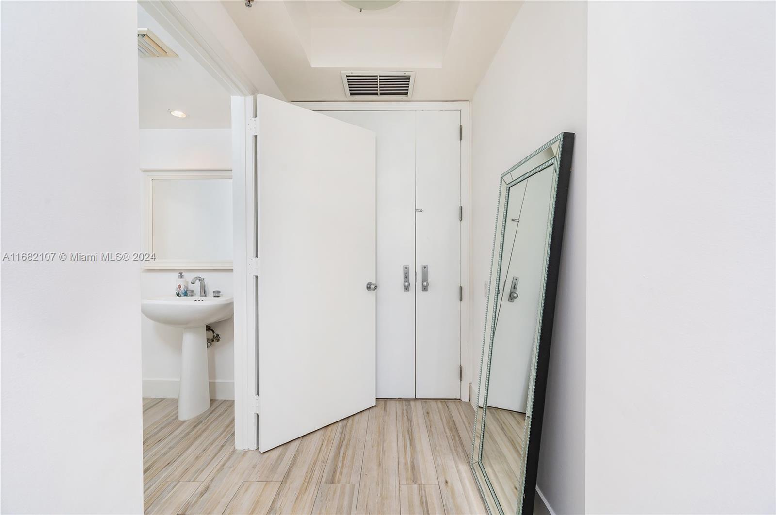 808 Brickell Key Dr #3403, Miami FL 33131