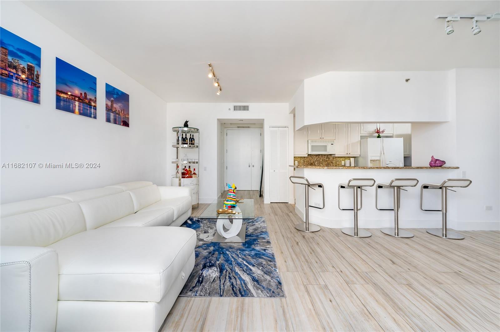 808 Brickell Key Dr #3403, Miami FL 33131