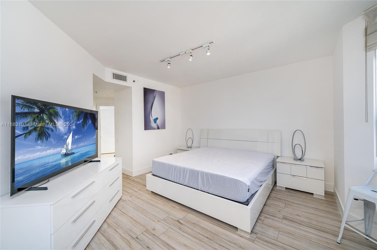 808 Brickell Key Dr #3403, Miami FL 33131