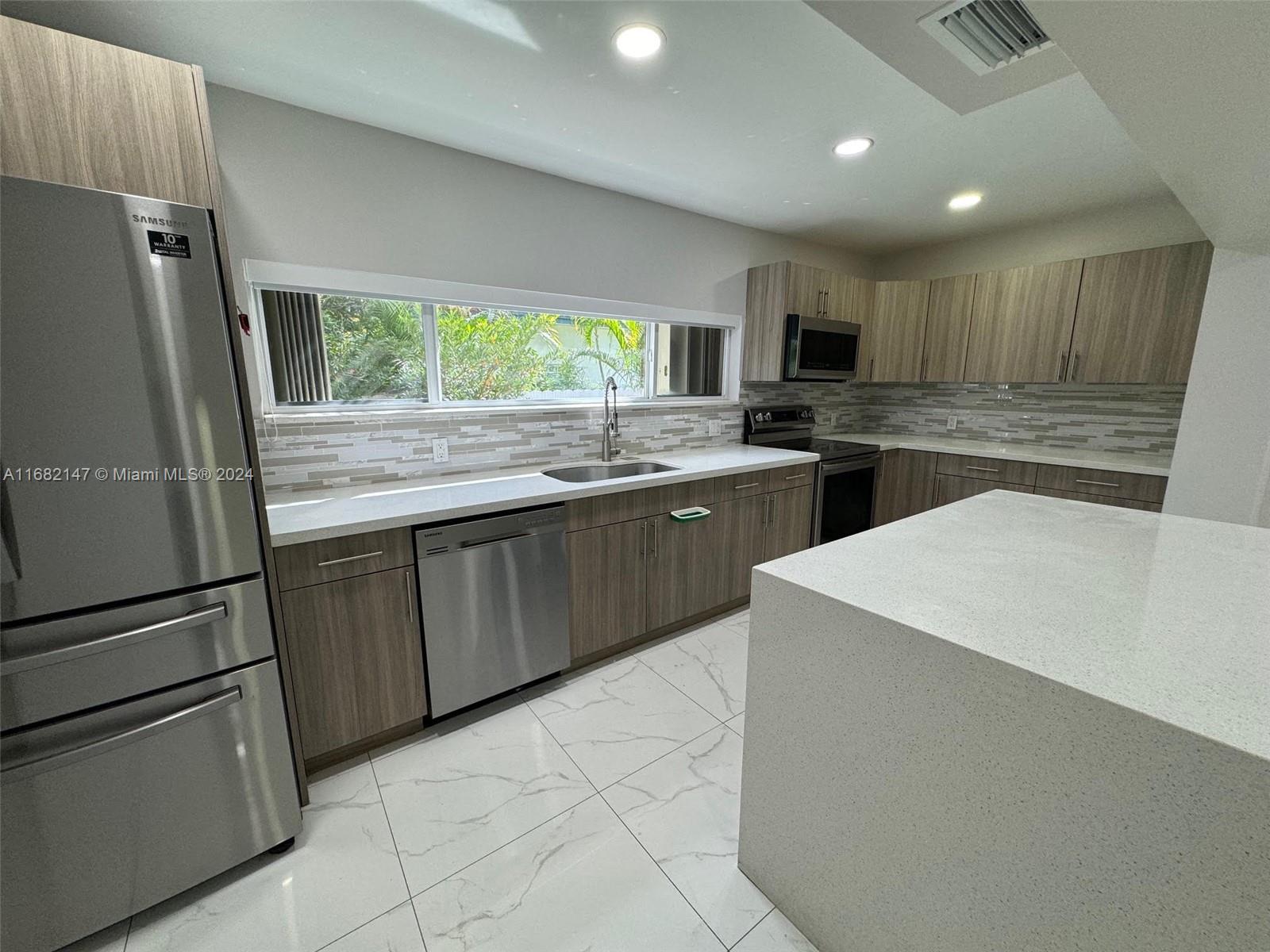 161 W 30th St, Hialeah, Florida image 5