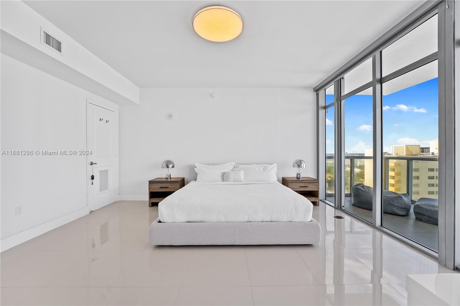3737 Collins Ave #S-1404, Miami Beach FL 33140