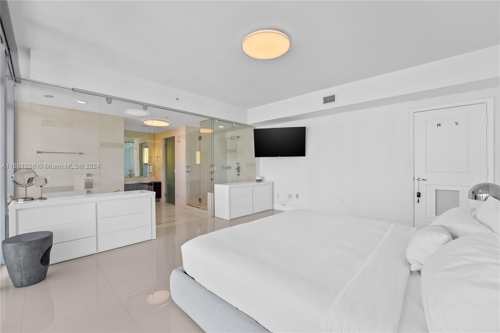 3737 Collins Ave #S-1404, Miami Beach FL 33140