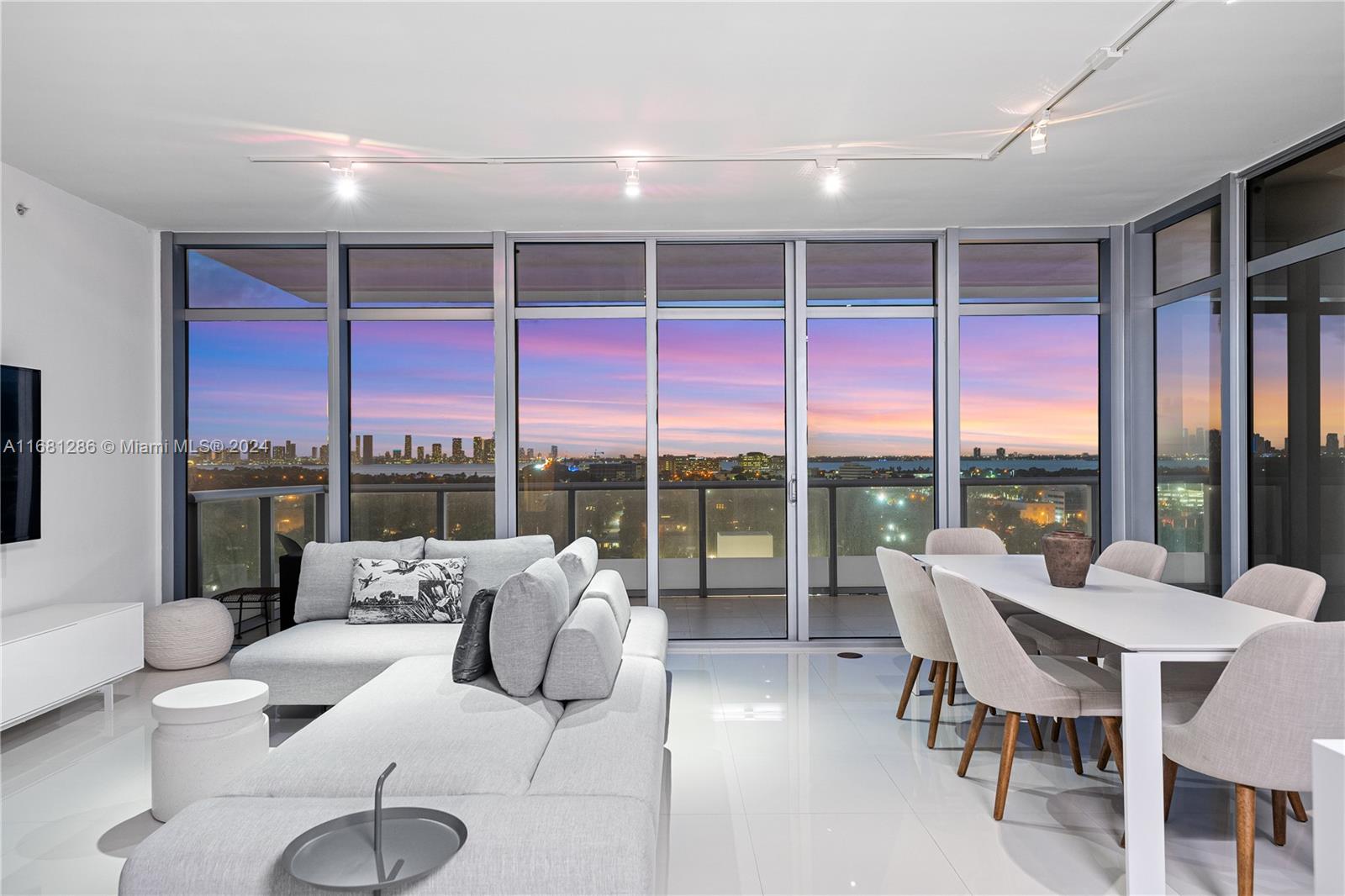 3737 Collins Ave #S-1404, Miami Beach FL 33140