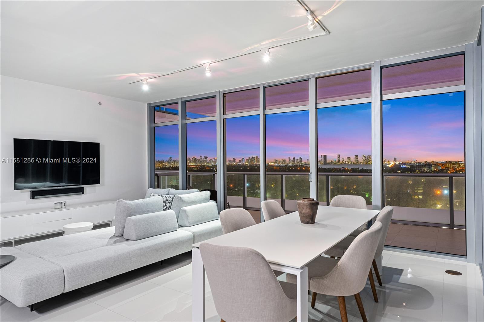 3737 Collins Ave #S-1404, Miami Beach FL 33140