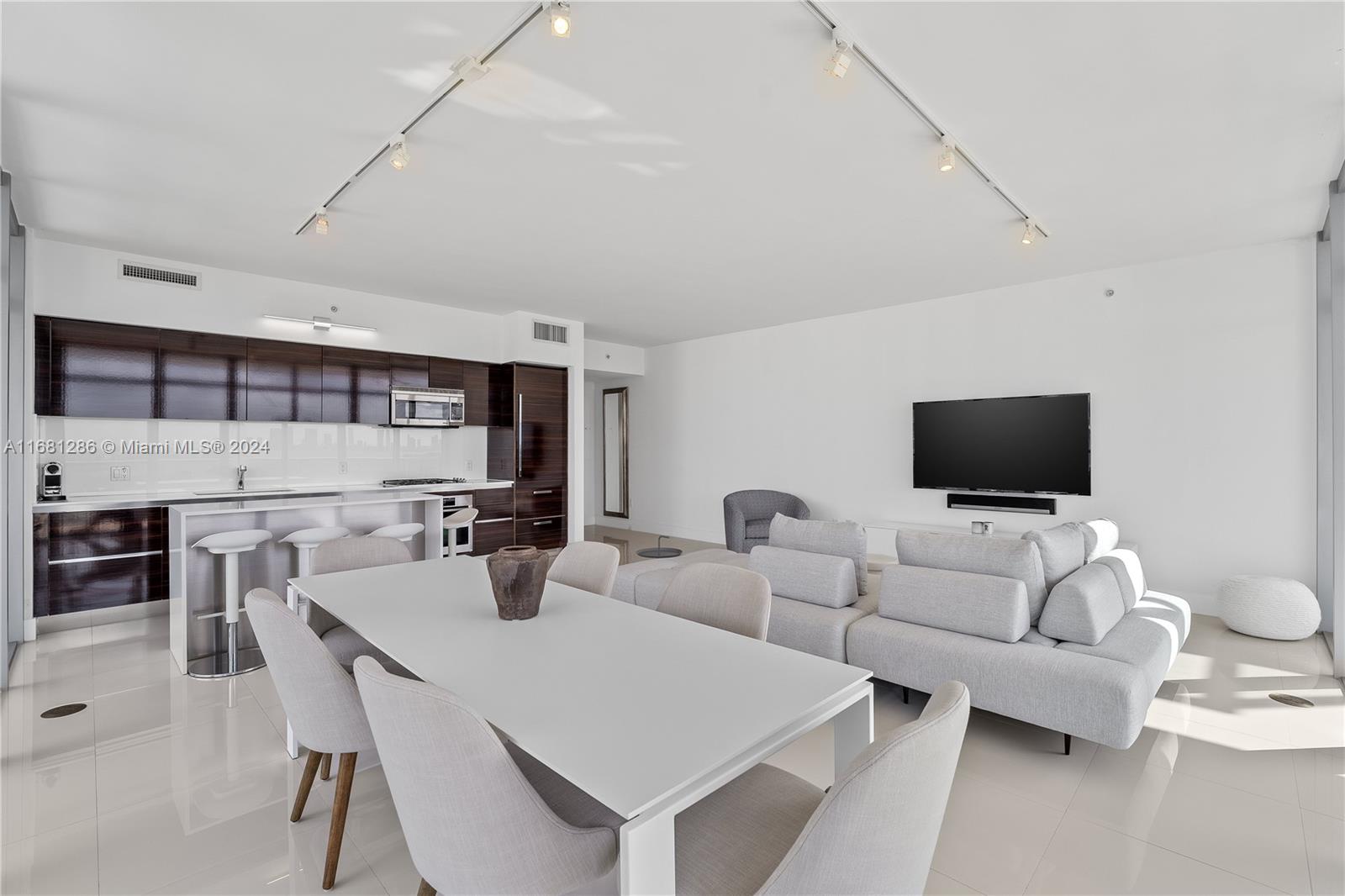 3737 Collins Ave #S-1404, Miami Beach FL 33140