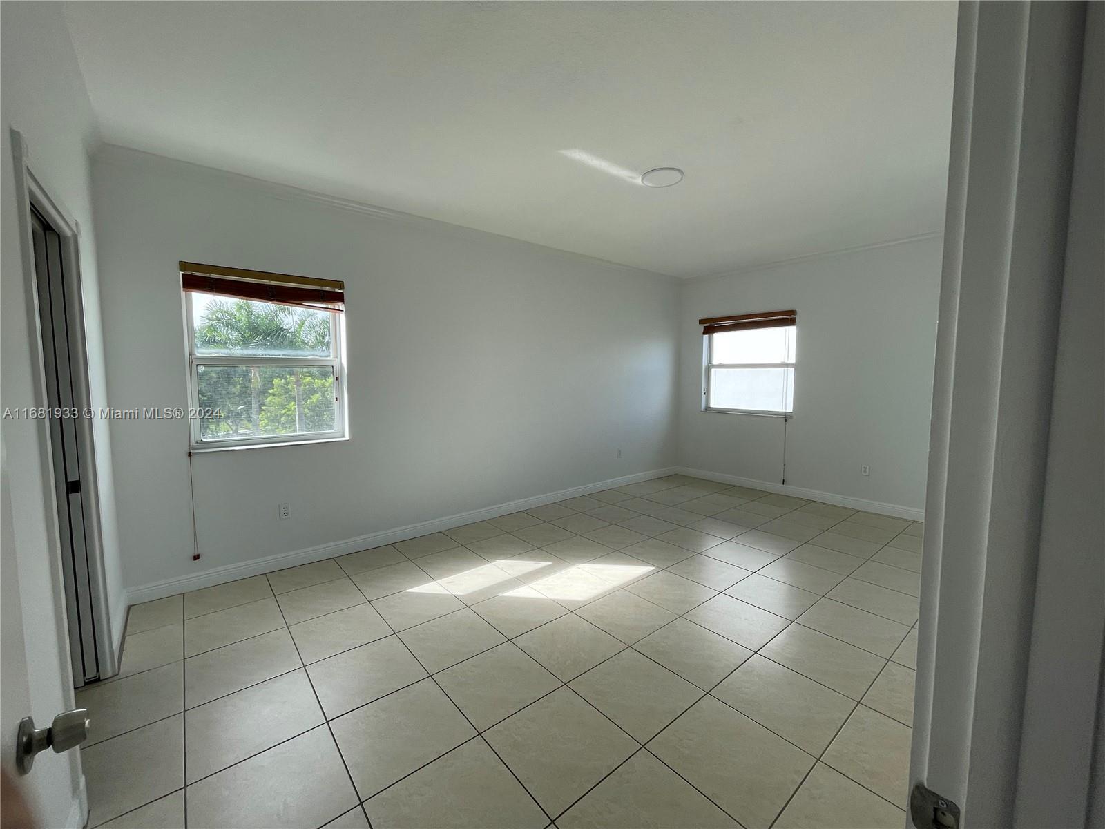 Residential, Doral, Florida image 9