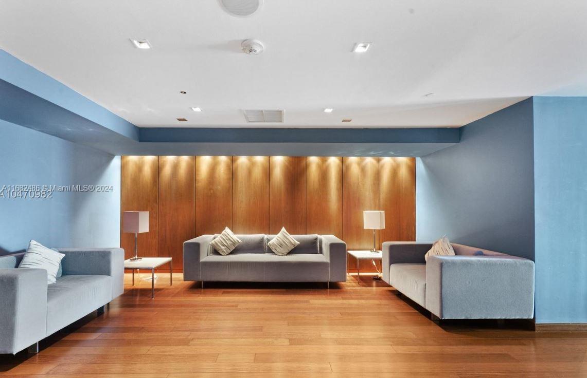 325 S Biscayne Blvd #4318, Miami FL 33131