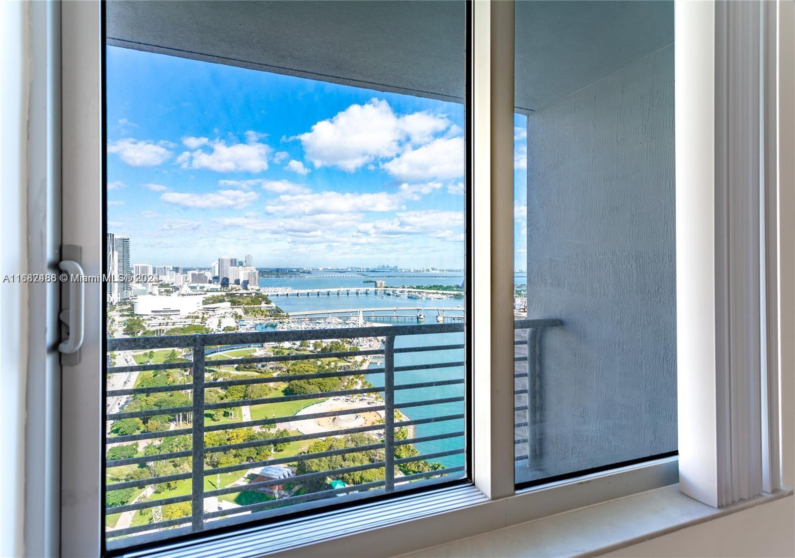 325 S Biscayne Blvd #4318, Miami FL 33131