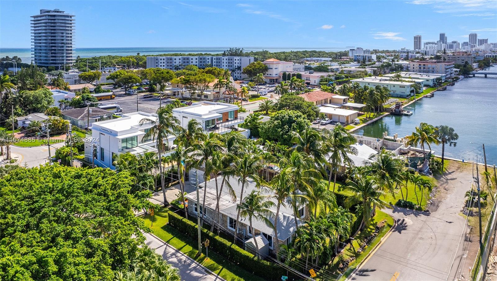 8727 Carlyle Ave, Surfside, Florida image 9