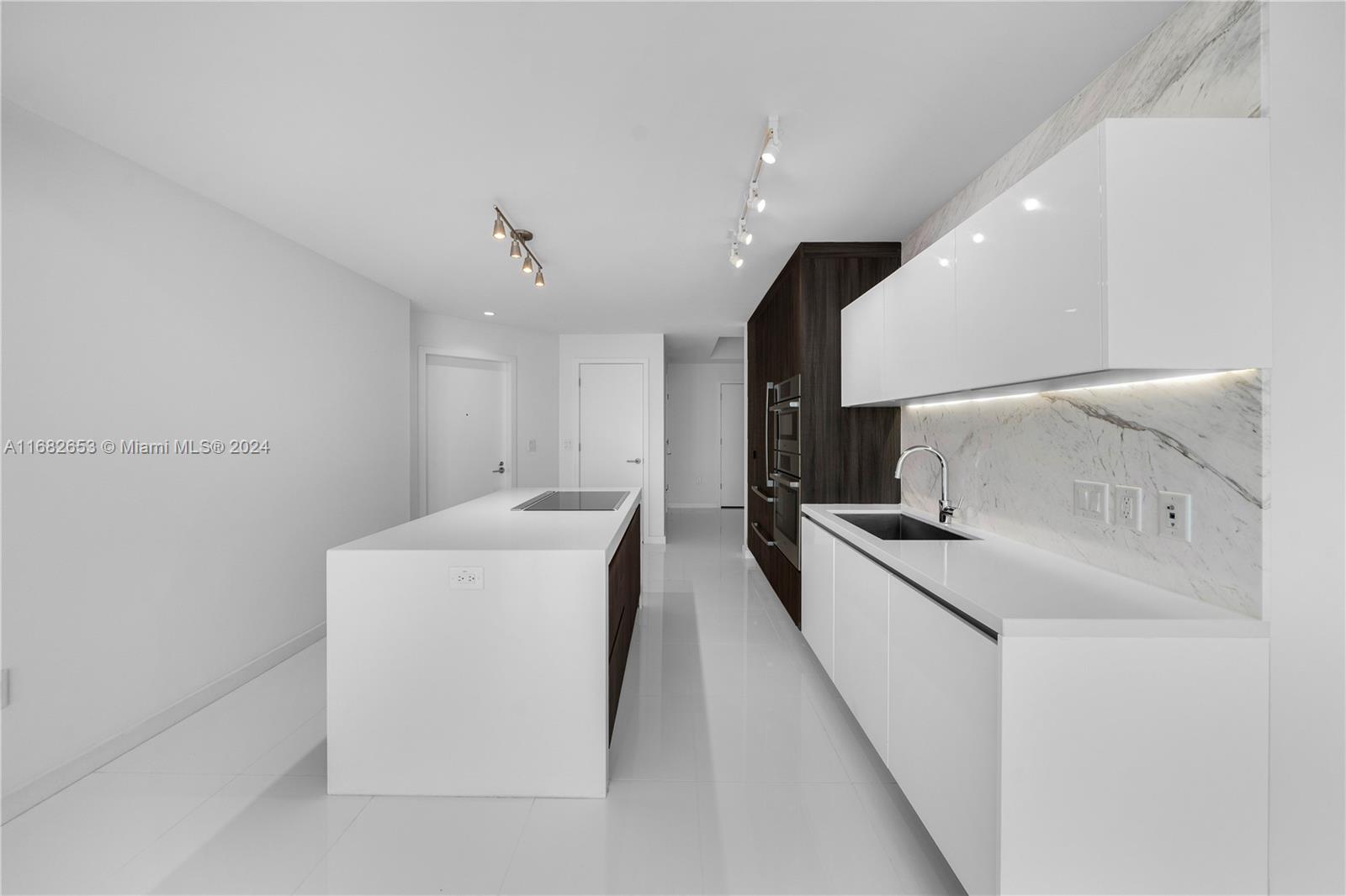 851 NE 1st AVE #2106, Miami FL 33132