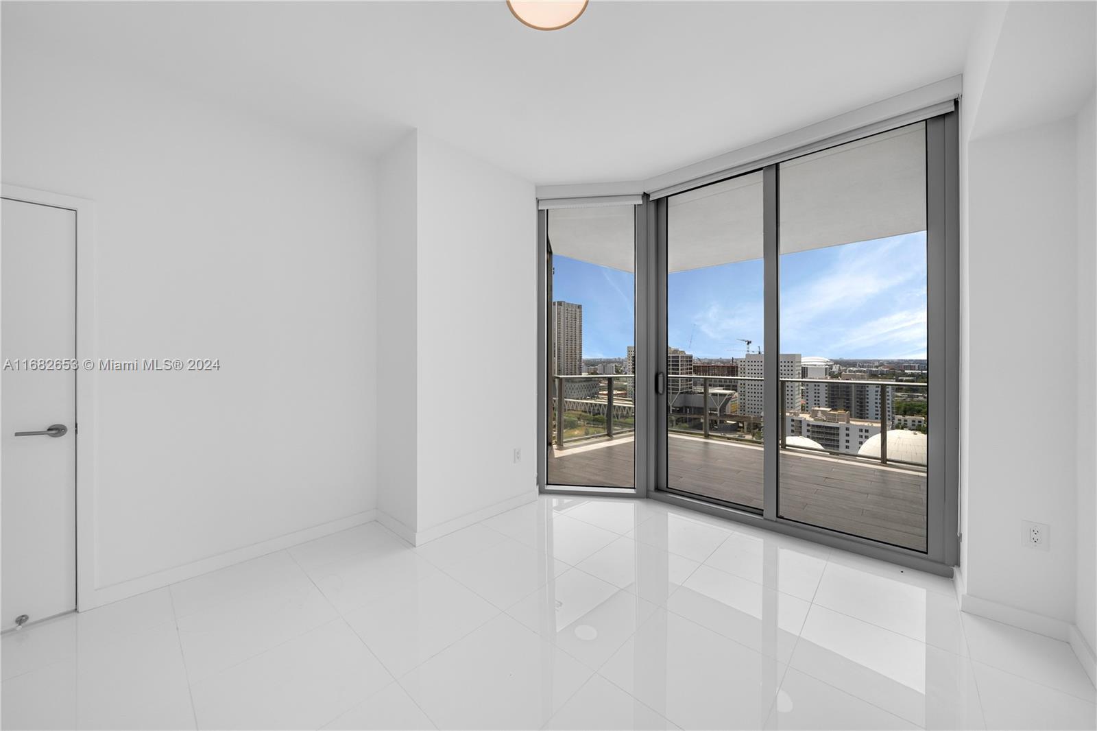 851 NE 1st AVE #2106, Miami FL 33132