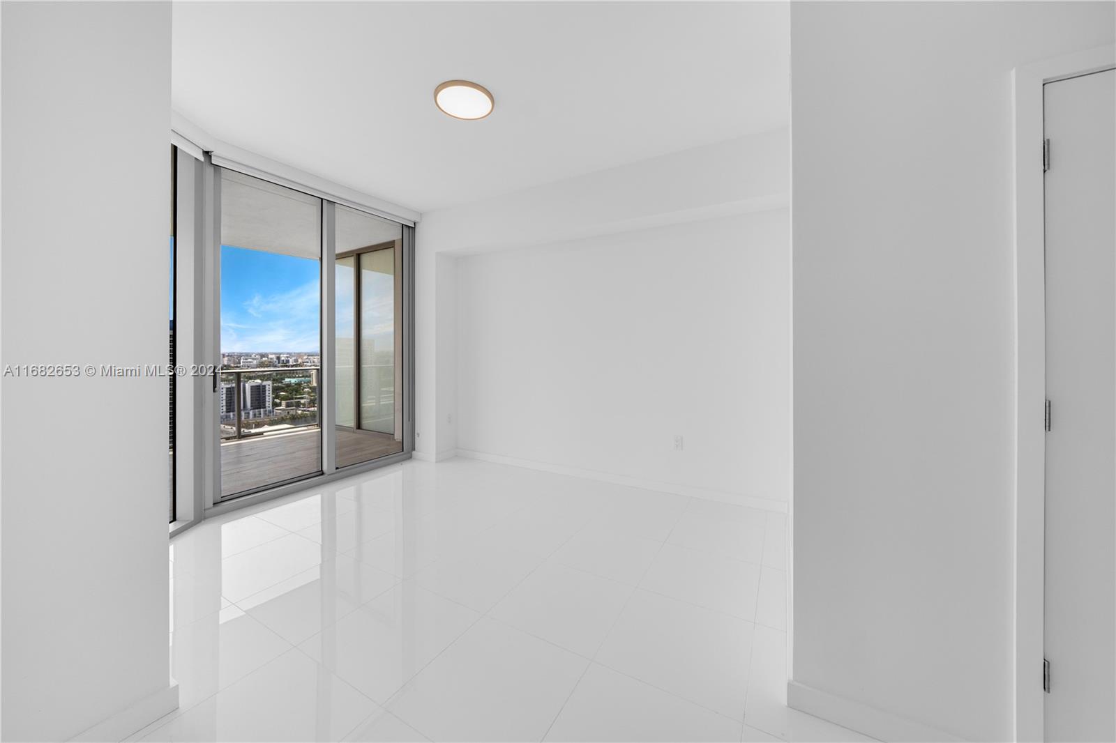 851 NE 1st AVE #2106, Miami FL 33132