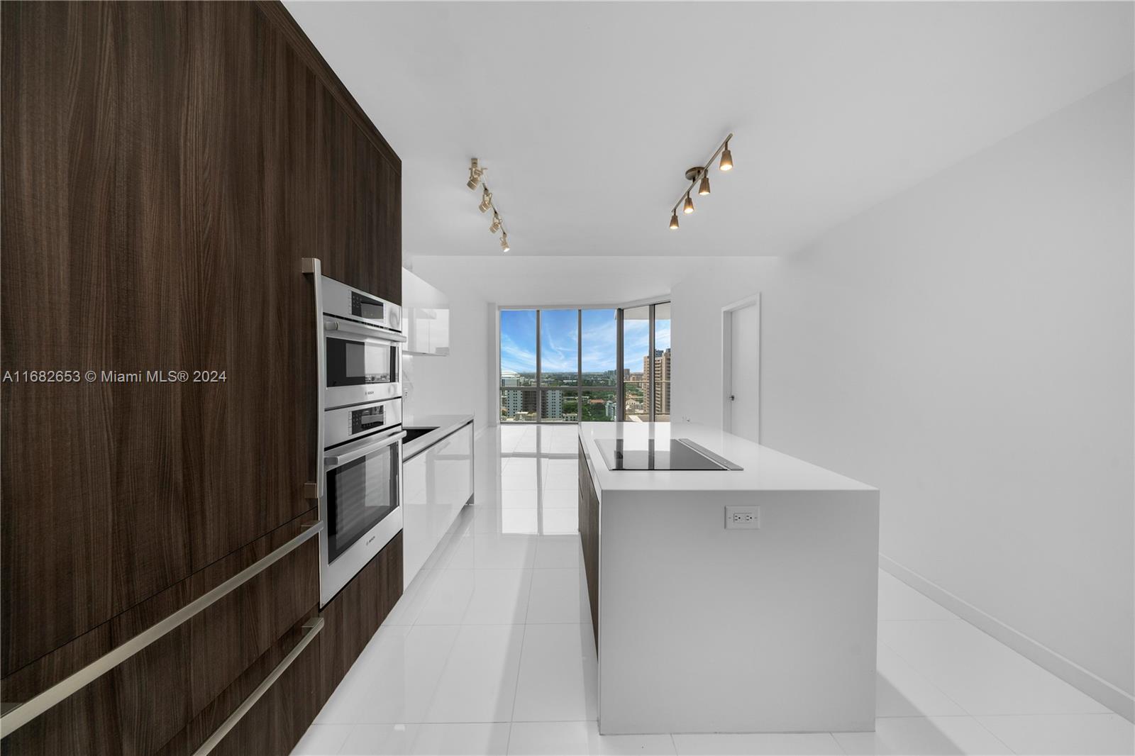 851 NE 1st AVE #2106, Miami FL 33132