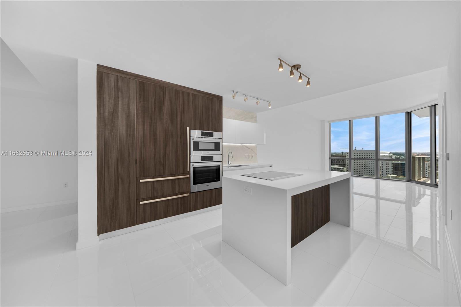 851 NE 1st AVE #2106, Miami FL 33132