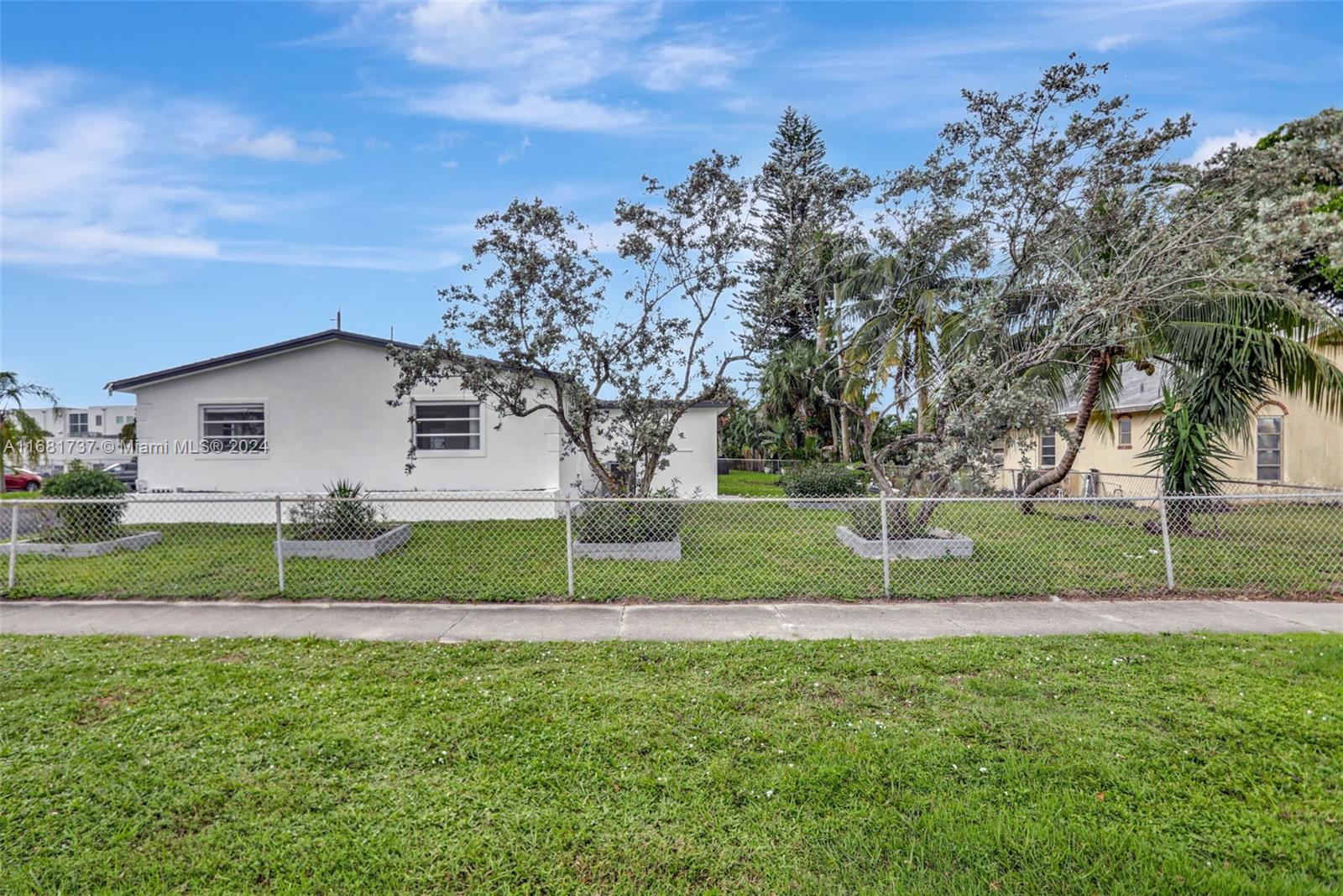 1220 NE 8th St, Pompano Beach, Florida image 28