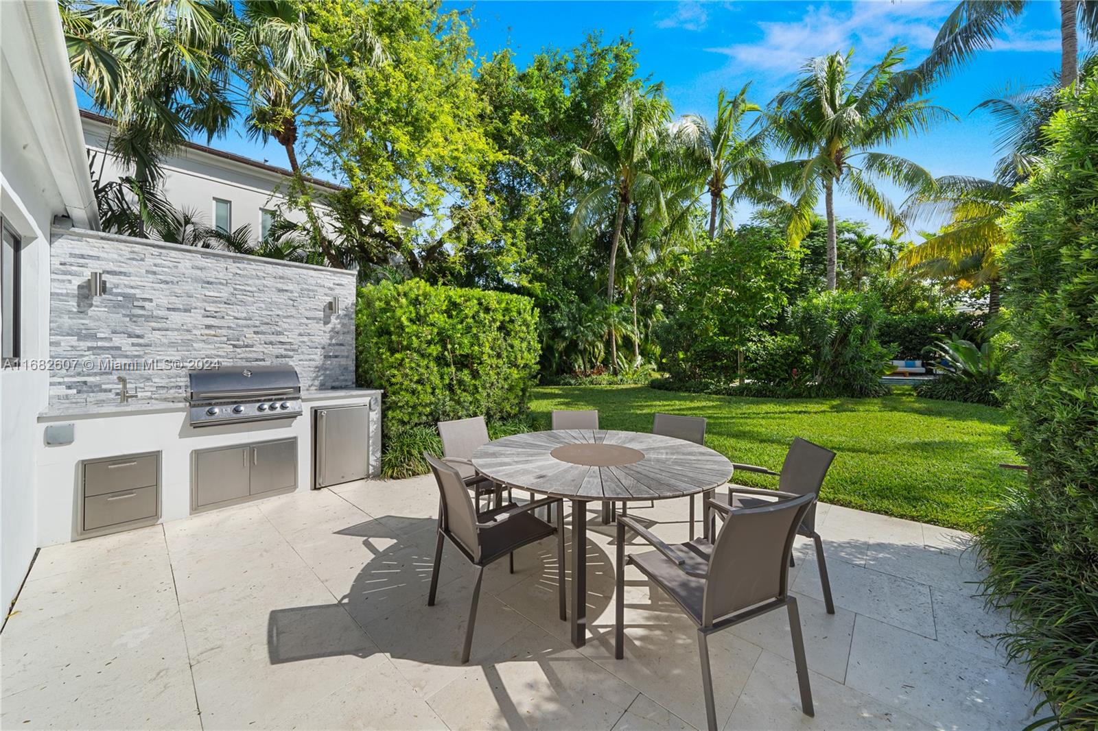 3125 Pine Tree Dr, Miami Beach, Florida image 30