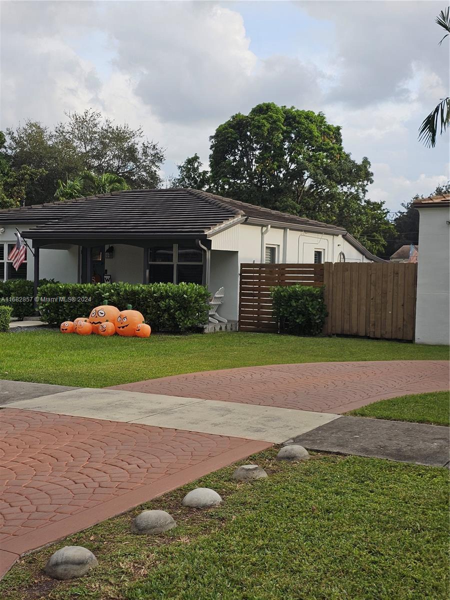 Residential, Miami Springs, Florida image 2