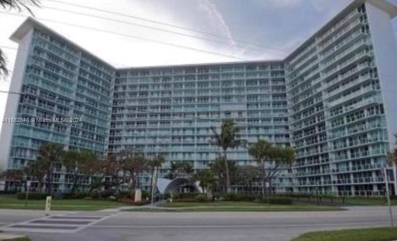 Direct Ocean views from living, kitchen & bedroom - ASSESSMENT PAID - MOTIVATED SELLER.
1 Bedroom/ 1 1/2 Bath unit has granite countertops, full size washer/dryer in unit, and high impact windows and doors. The building is on the west side of A1A and there is a beach clubhouse on the east side of A1A with a heated pool that overlooks the ocean. Private Beach Access, 24 Hour Security, Fitness Center & Across the Street From Shops, Restaurants & short walk to the pier. Covered parking.