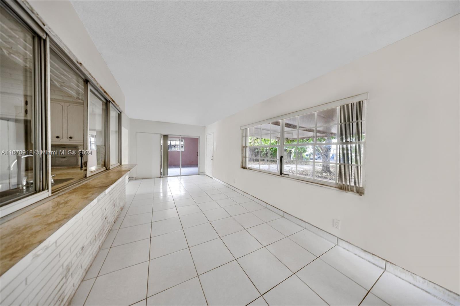 543 S Crescent Dr, Hollywood, Florida image 34