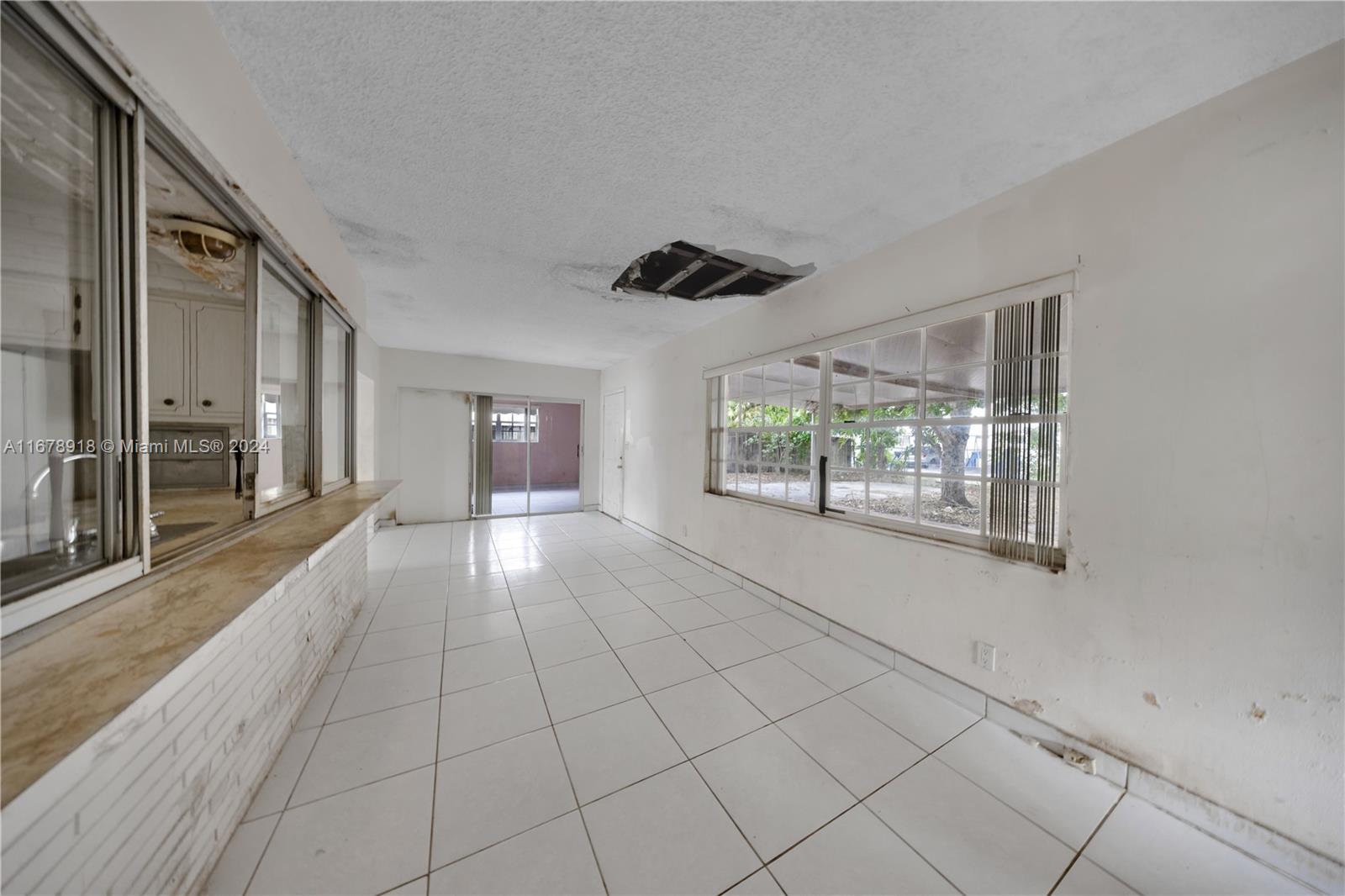 543 S Crescent Dr, Hollywood, Florida image 35