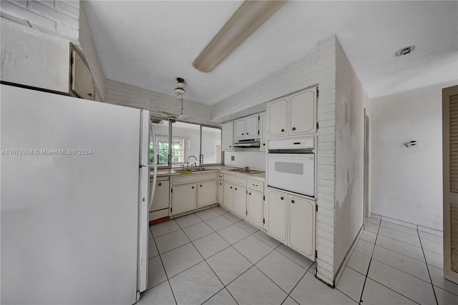 543 S Crescent Dr, Hollywood, Florida image 38