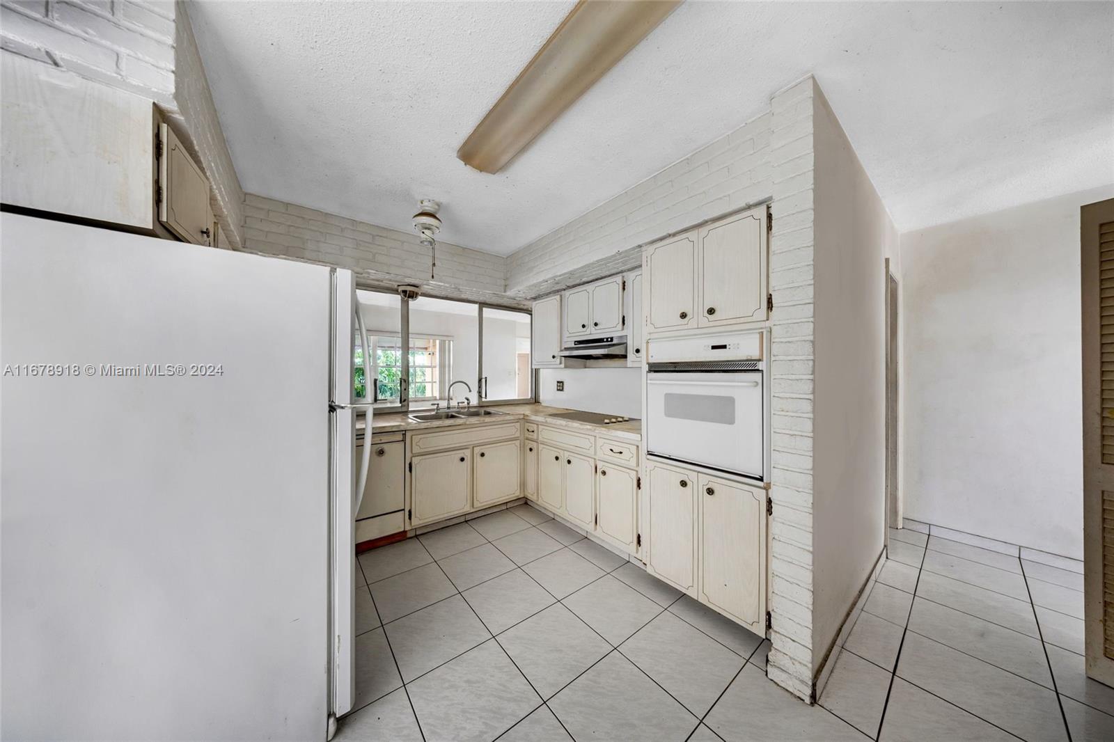 543 S Crescent Dr, Hollywood, Florida image 39