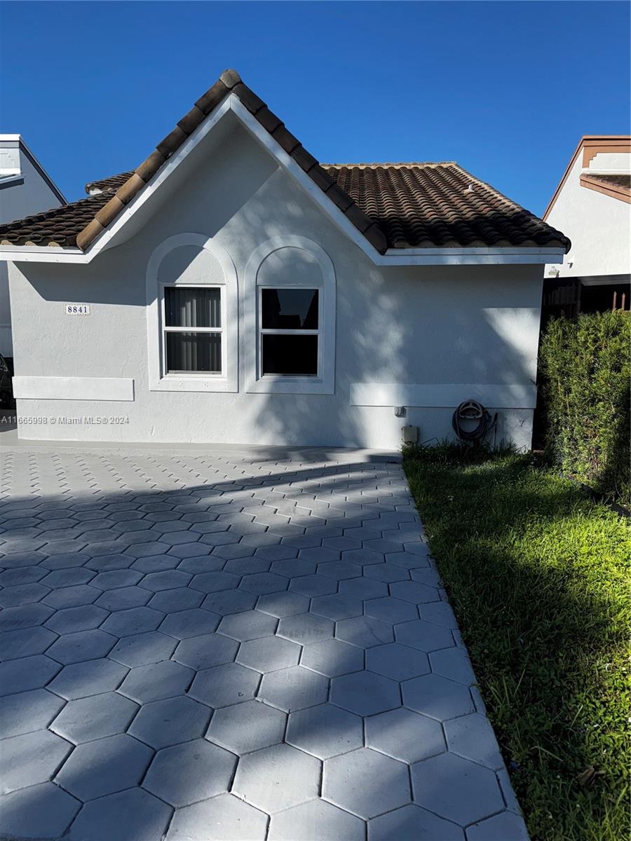 8841 NW 108th Ln, Hialeah Gardens, Florida image 2