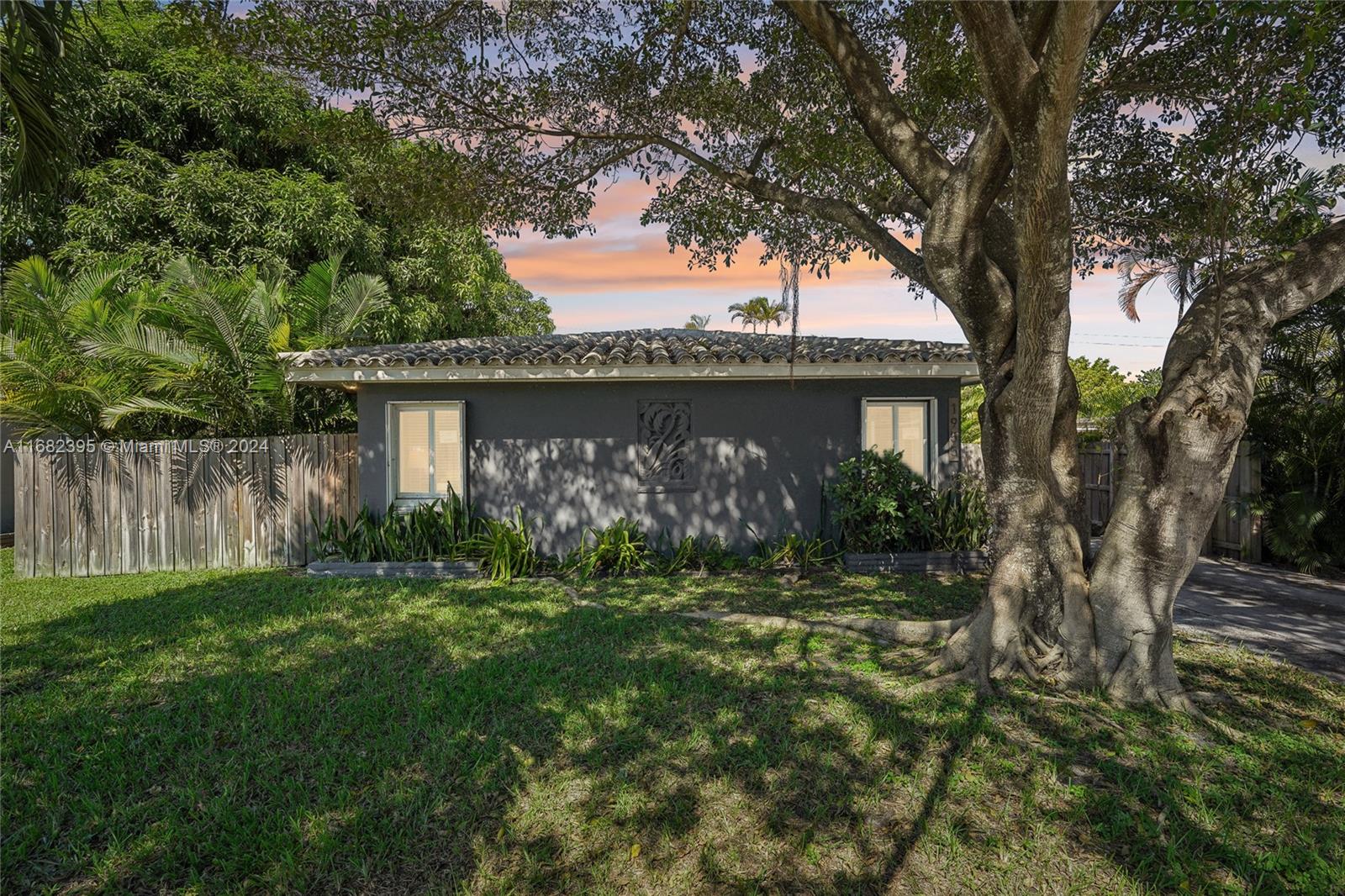 1955 Thomas St, Hollywood, Florida image 1