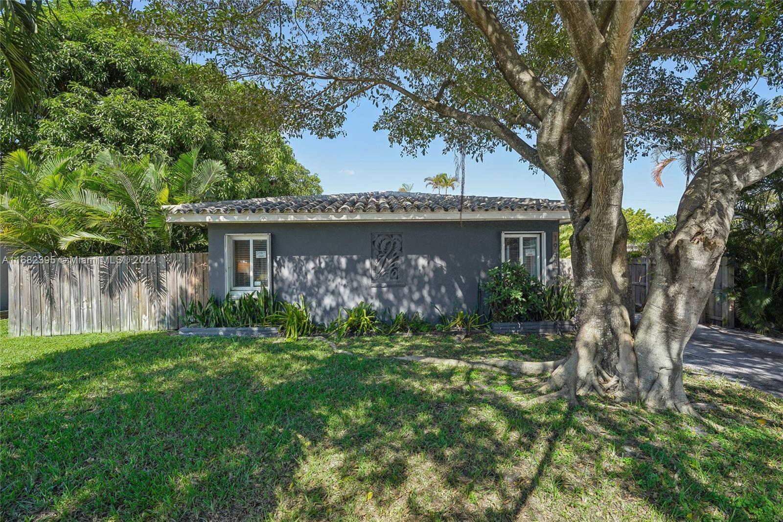 1955 Thomas St, Hollywood, Florida image 36