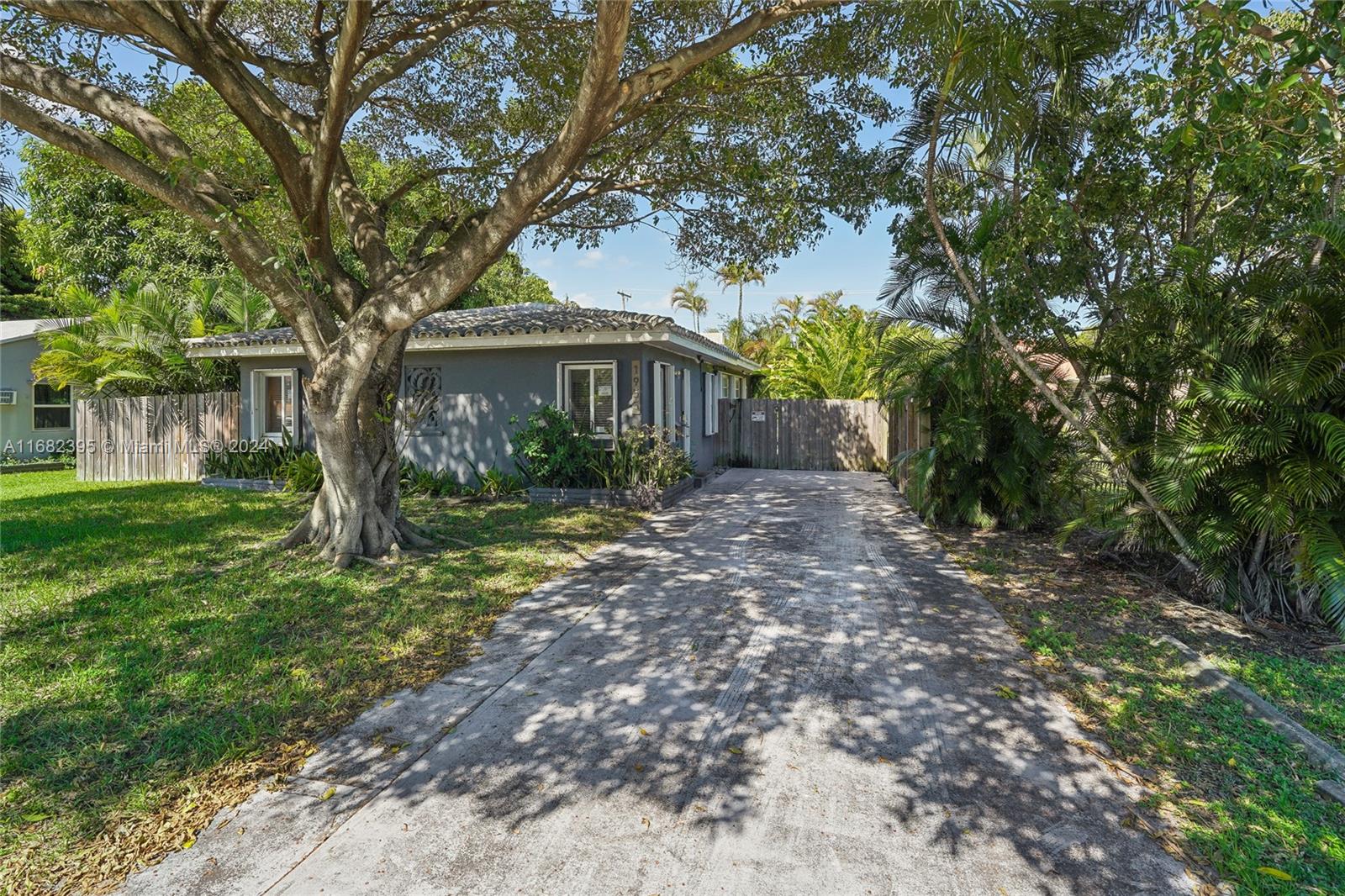 1955 Thomas St, Hollywood, Florida image 37