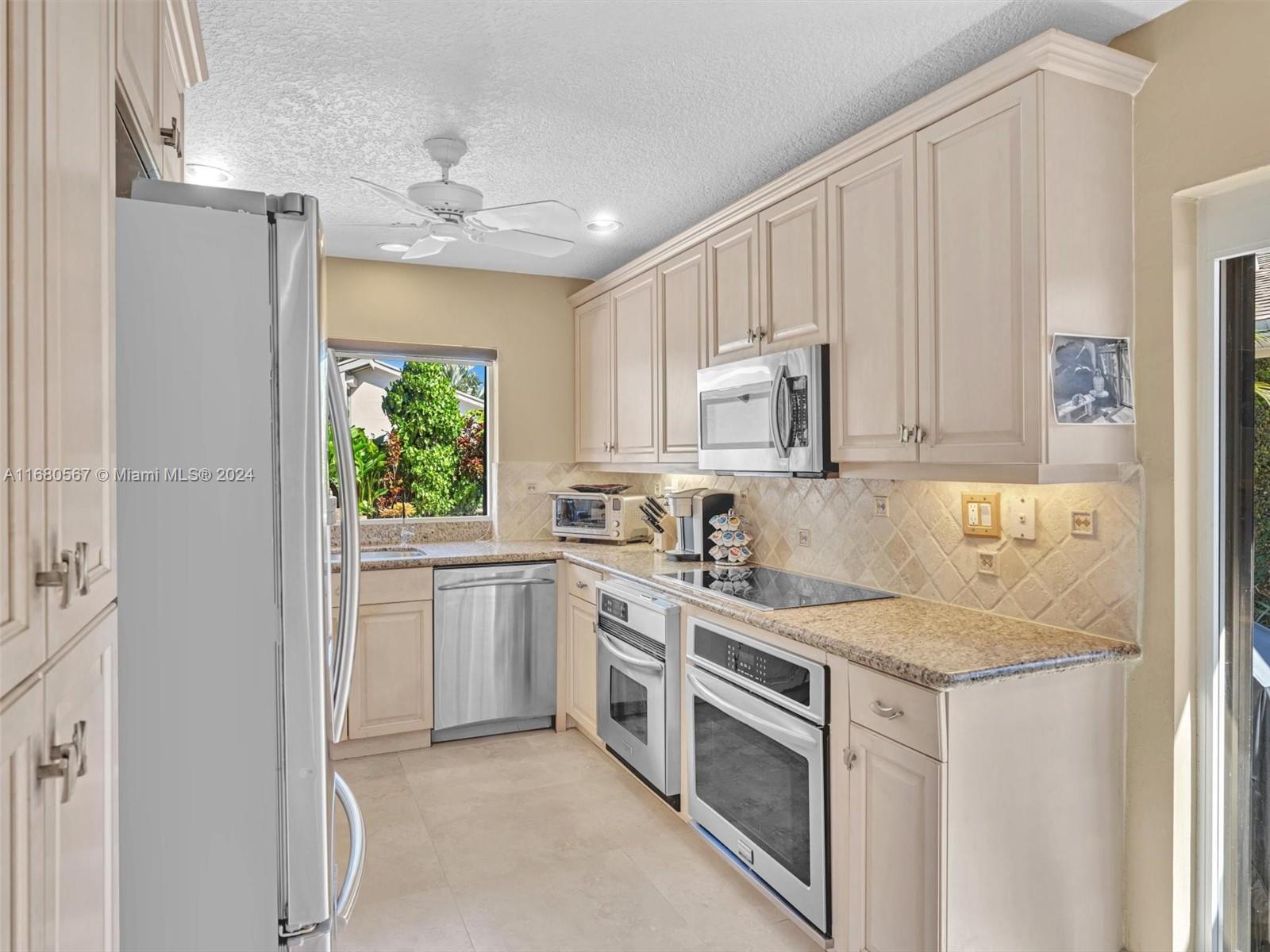 122 Laurel Rd, Hollywood, Florida image 9