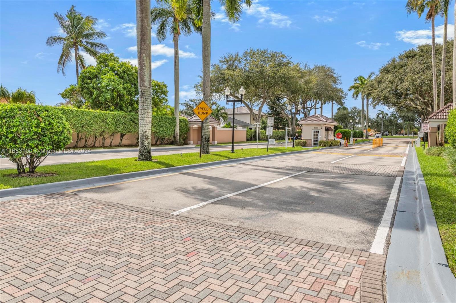 8261 NW 198th St, Hialeah, Florida image 8