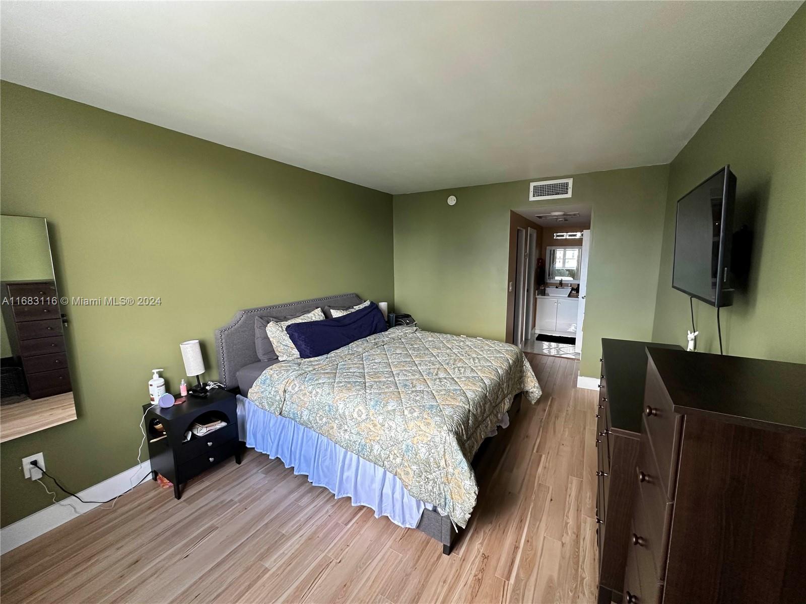 300 Bayview Dr #703, Sunny Isles Beach, Florida image 12