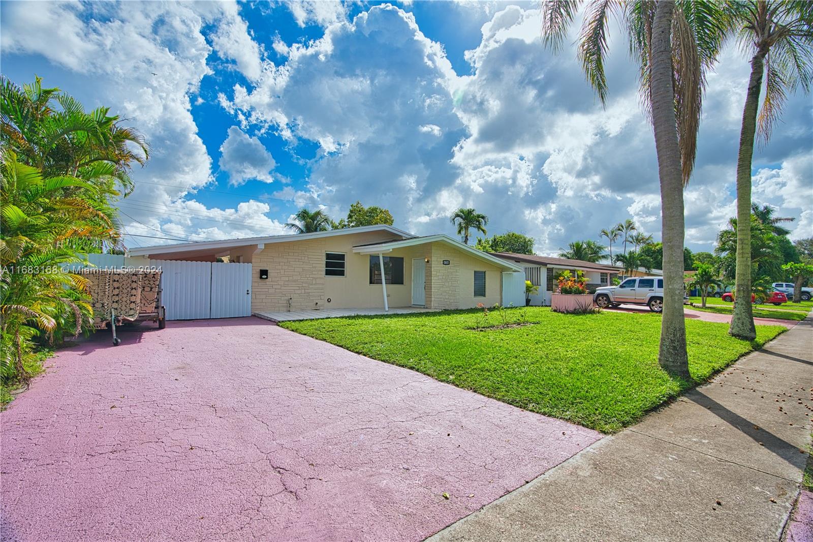 2607 Island Dr, Miramar, Florida image 2