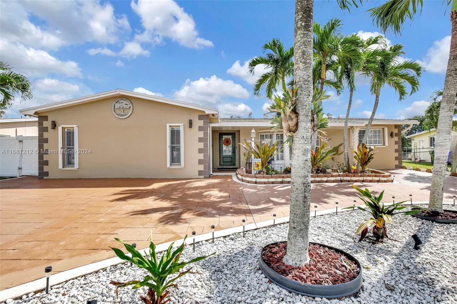 301 NW 93rd Ave, Pembroke Pines, Florida image 1