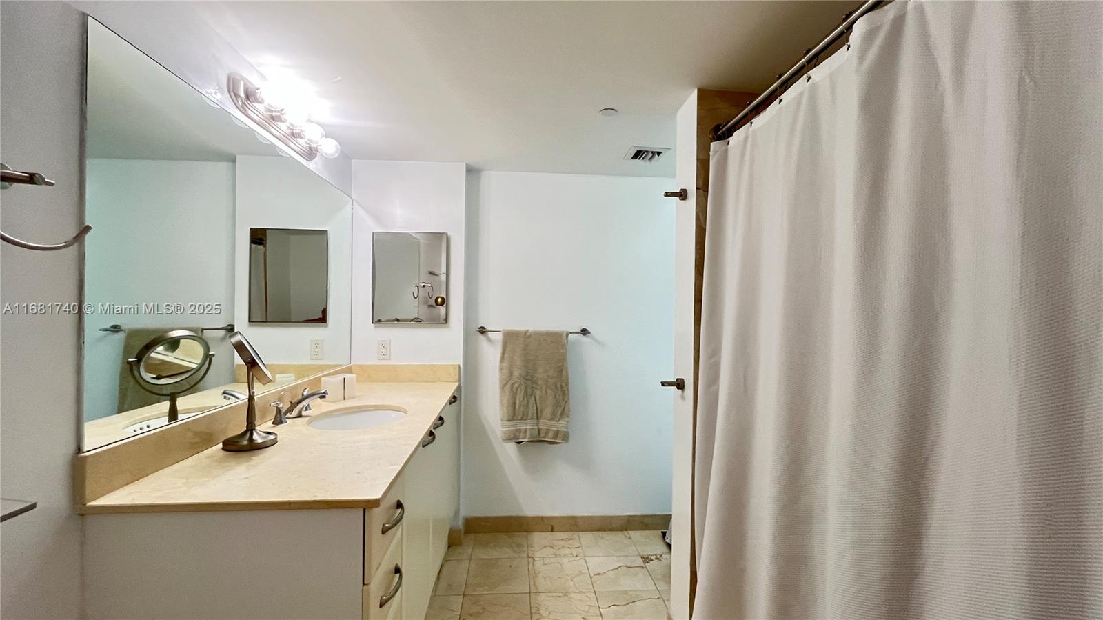 2101 Brickell Ave #2807, Miami FL 33129