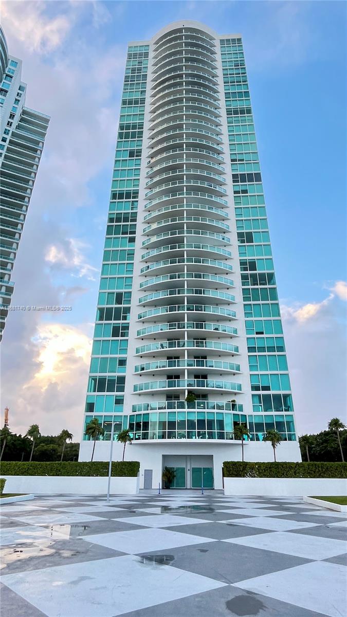 2101 Brickell Ave #2807, Miami FL 33129