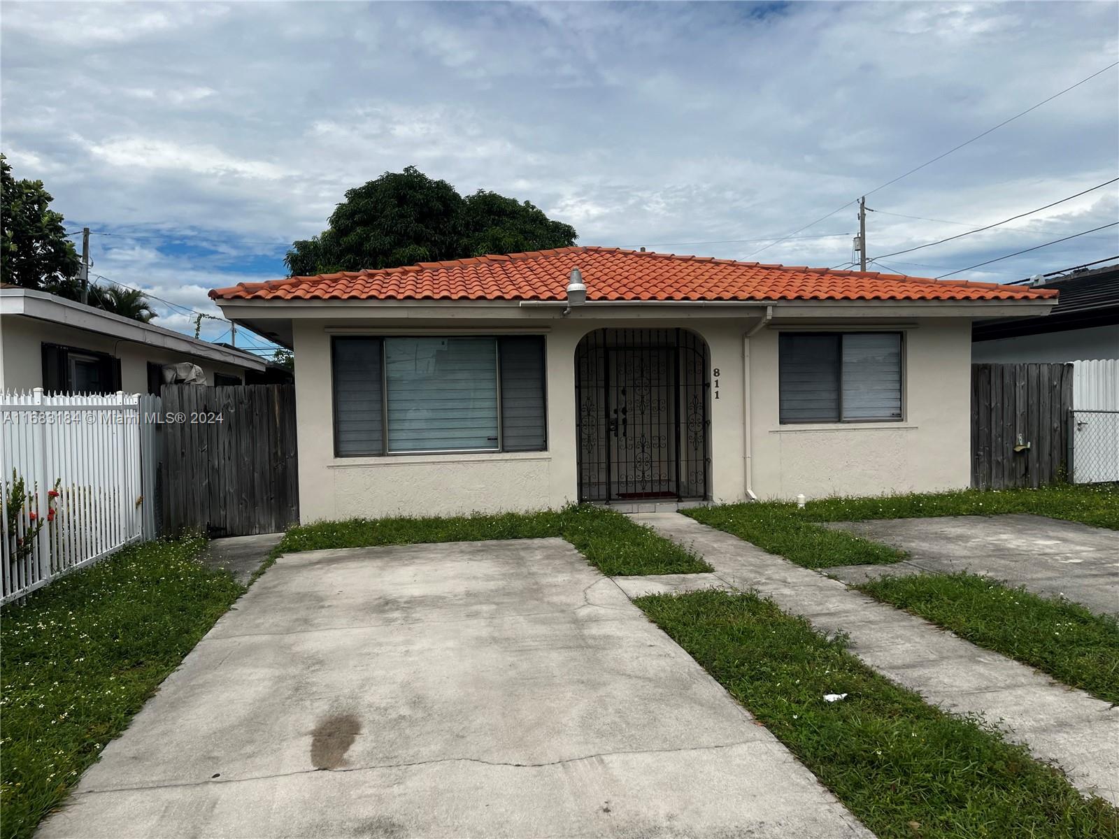 811 W 33rd St, Hialeah, FL 33012